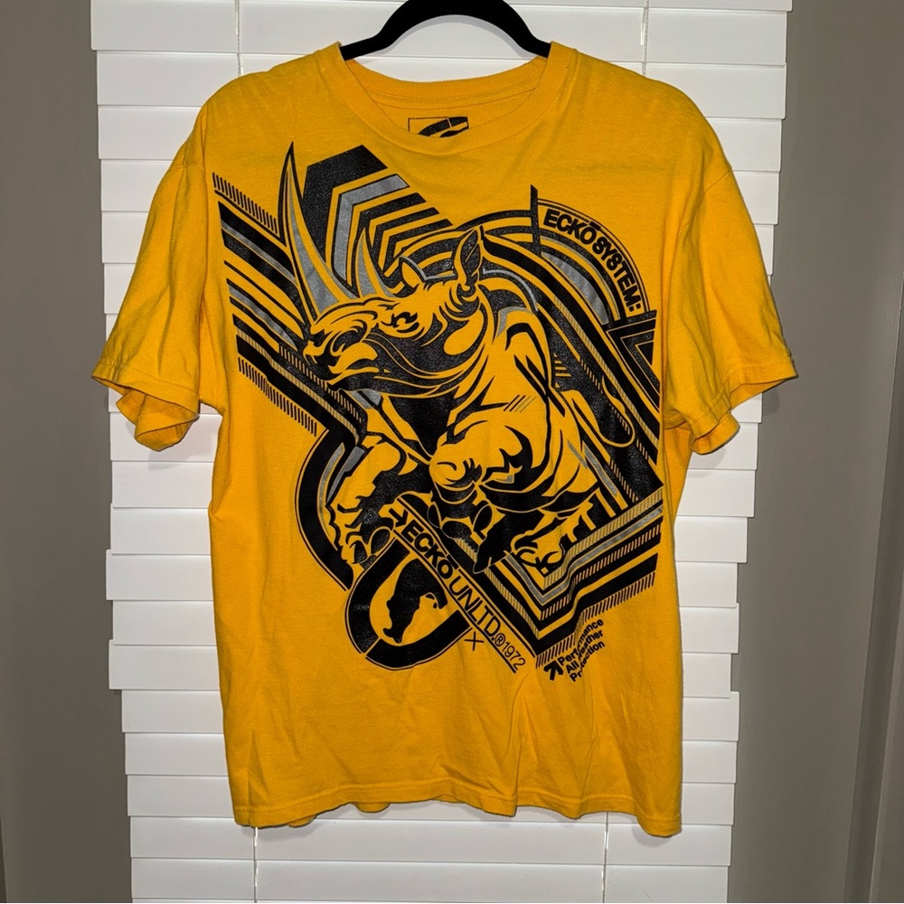 ECKO UTLD Y2K medium Vintage Yellow Graphic T-Shirt
